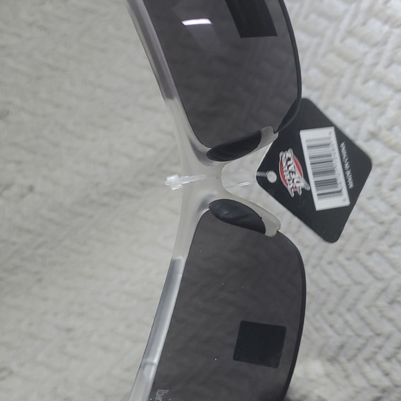 PUGS UV400 Protection Sunglasses Style# 1602 - Picture 4 of 5